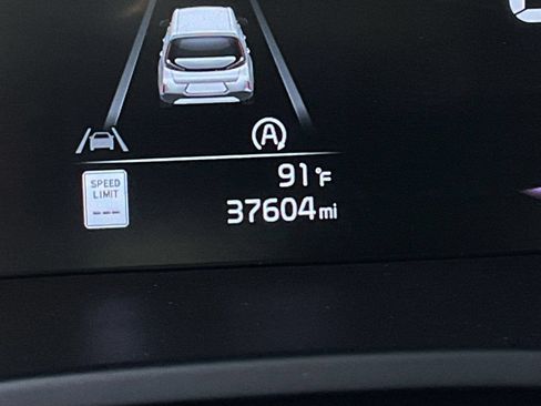 Used 2025 Kia Soul LX w/ LX Technology Package FWD image 35