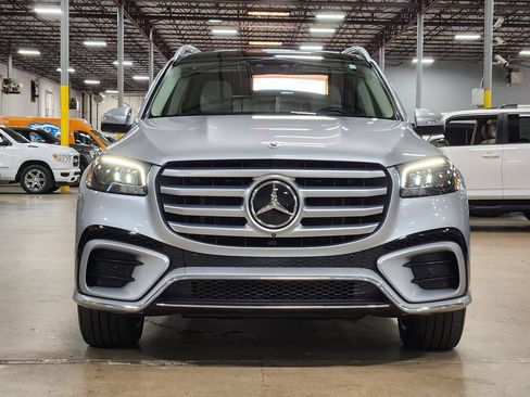 Used 2024 Mercedes-Benz GLS 450 4MATIC image 2