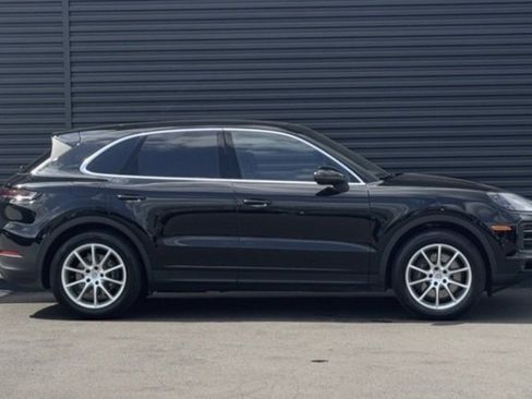 Used 2024 Porsche Cayenne image 8