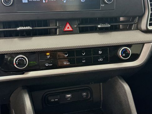 Used 2025 Kia Sportage LX image 23