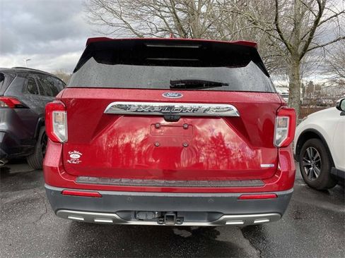 Used 2020 Ford Explorer XLT w/ Equipment Group 202A image 3