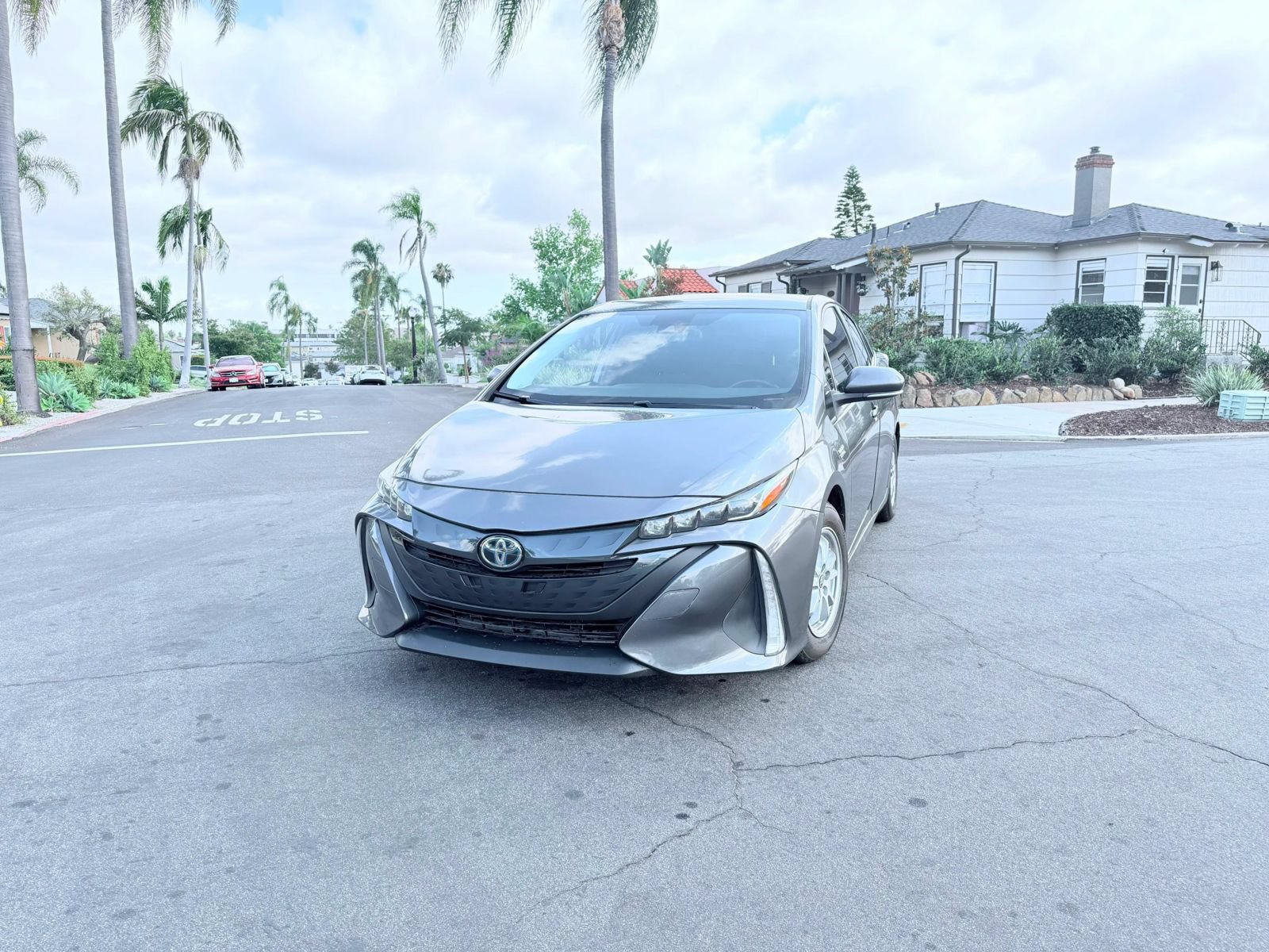 Used 2021 Toyota Prius Prime LE FWD image 2