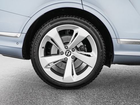 Certified 2023 Bentley Bentayga AWD/4WD image 37