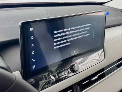 New 2025 Mitsubishi Outlander SE image 15