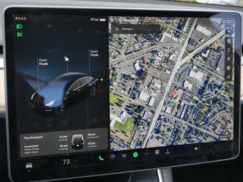 Used 2019 Tesla Model 3 Standard Range image 8