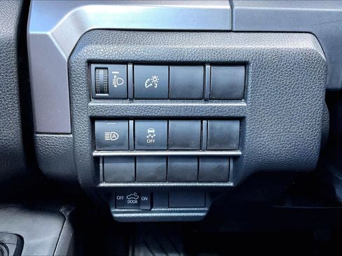 Used 2025 Toyota Tacoma SR5 AWD/4WD image 35