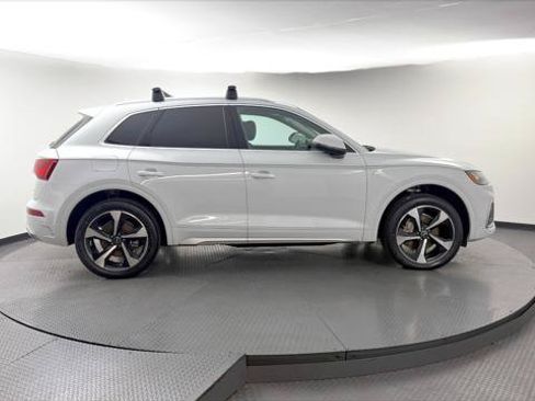 Used 2023 Audi Q5 2.0T Premium Plus w/ Premium Plus Package AWD/4WD image 9