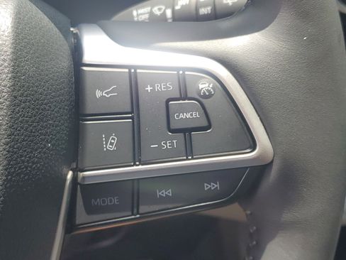 Used 2024 Toyota Highlander Limited AWD/4WD image 25