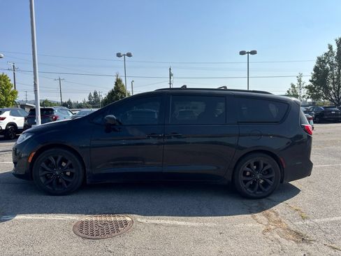 Used 2019 Chrysler Pacifica Touring Plus w/ S Appearance Package FWD image 9