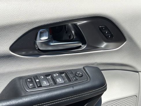 Certified 2023 Chrysler Pacifica Touring-L FWD image 13