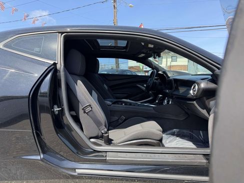 Used 2018 Chevrolet Camaro SS RWD image 12