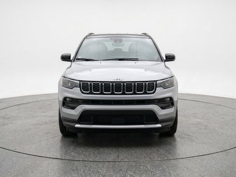 Used 2025 Jeep Compass Limited AWD/4WD image 2