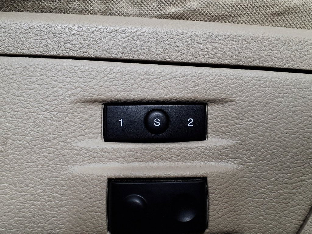 Used 2014 RAM 1500 Laramie w/ Convenience Group AWD/4WD image 20