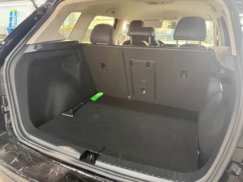 Used 2025 Volkswagen Taos SE image 3