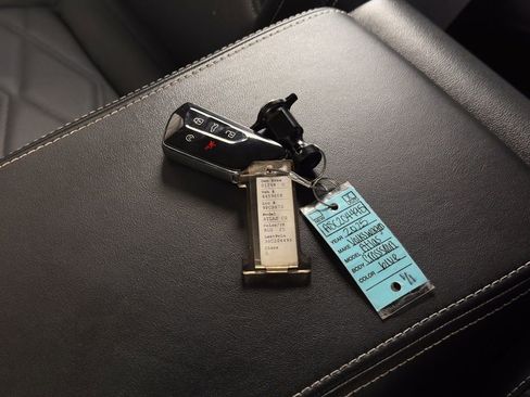 Used 2025 Volkswagen Atlas Cross Sport SE image 29