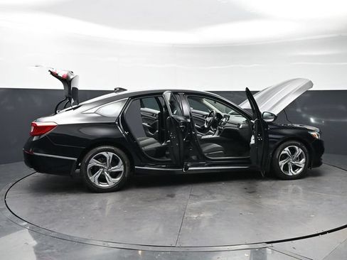 Used 2018 Honda Accord EX image 32