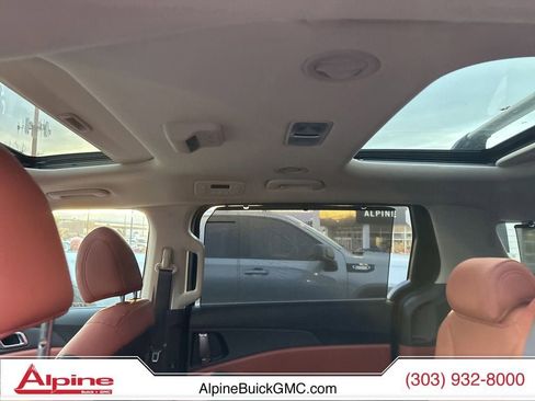 Used 2025 Kia Carnival SX image 4