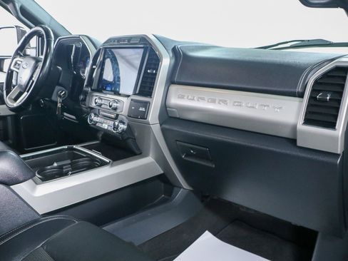 Used 2022 Ford F250 Lariat w/ Black Appearance Package image 27