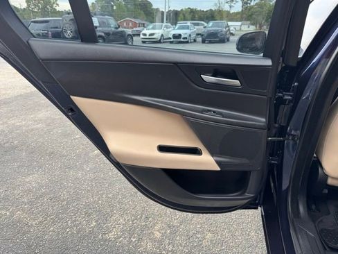 Used 2018 Jaguar XE Premium image 15