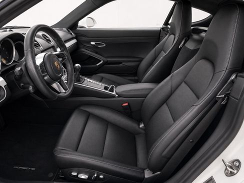 Used 2025 Porsche 718 Cayman RWD image 3