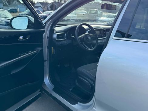 Used 2018 Kia Sorento LX image 12