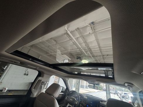 Used 2024 Ford Expedition Limited image 33