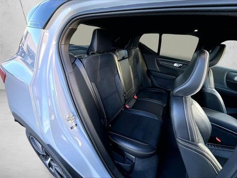 Used 2022 Volvo XC40 P8 Recharge Plus image 26