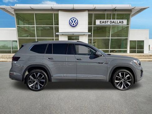 Used 2025 Volkswagen Atlas SEL Premium R-Line image 2