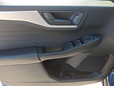 Certified 2022 Ford Escape SE w/ Cold Weather Package image 12