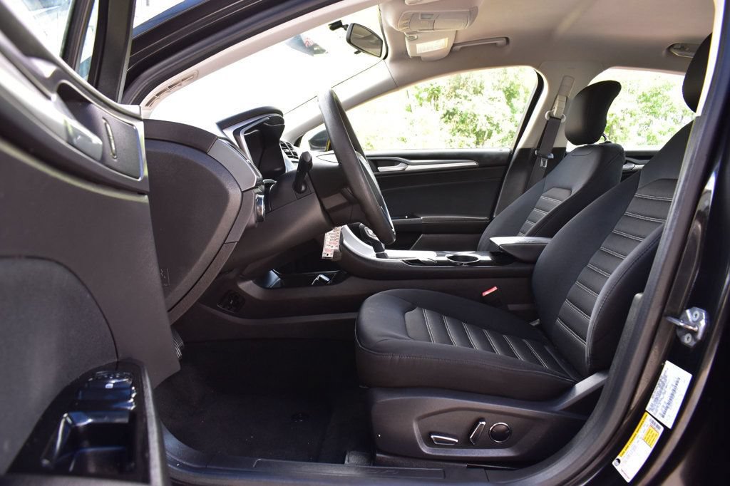 Used 2013 Ford Fusion SE FWD image 12