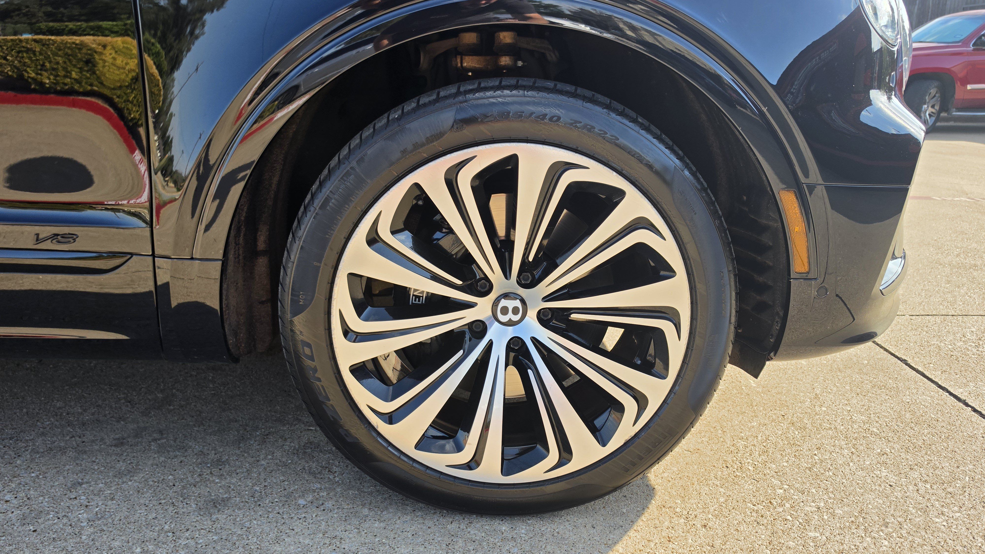 Used 2022 Bentley Bentayga AWD/4WD image 16
