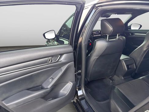 Used 2018 Honda Accord Sport image 14
