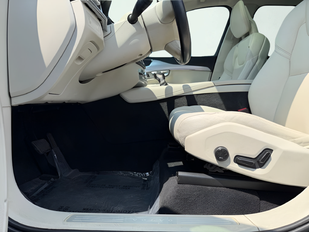Used 2018 Volvo XC90 T5 Momentum w/ Convenience Package AWD/4WD image 36