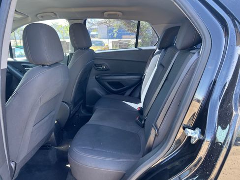 Used 2021 Chevrolet Trax LS FWD image 24