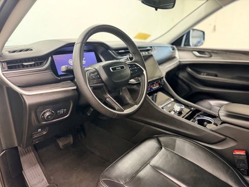 Used 2023 Jeep Grand Cherokee Limited w/ Black Appearance Package AWD/4WD image 12