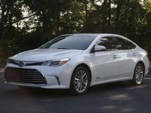 Used 2016 Toyota Avalon Limited w/ Toyota Safety Sense Package FWD image 1
