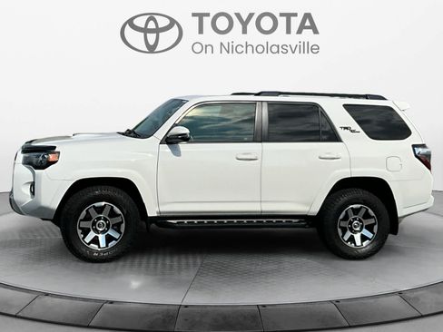 Used 2019 Toyota 4Runner TRD Off-Road Premium AWD/4WD image 2