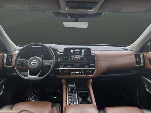 Used 2023 Nissan Pathfinder Platinum w/ Lighting Package (N93) image 4