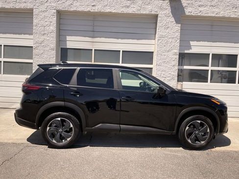 Used 2025 Nissan Rogue SV AWD/4WD image 1