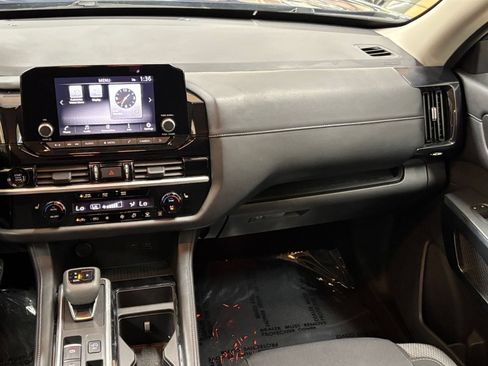Used 2025 Nissan Pathfinder SV FWD image 38