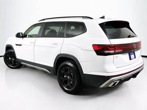 Used 2025 Volkswagen Atlas Peak Edition SE AWD/4WD image 7