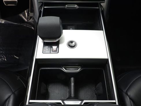 Used 2025 Land Rover Range Rover Long Wheelbase SE AWD/4WD image 13