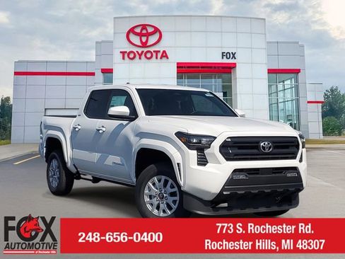 Used 2025 Toyota Tacoma SR5 image 1