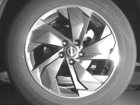 Used 2025 Nissan Rogue SV AWD/4WD image 14