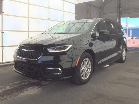 Used 2025 Chrysler Pacifica Select FWD image 1