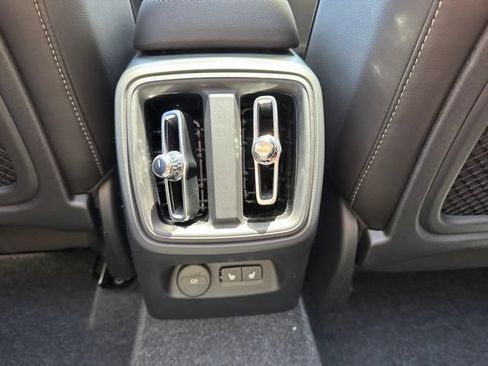 Certified 2025 Volvo XC40 B5 Plus AWD/4WD image 15