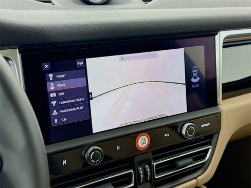 Certified 2025 Porsche Macan image 21