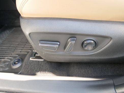 Used 2023 Toyota RAV4 Limited image 17