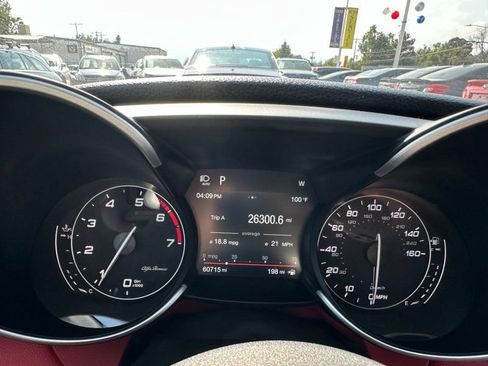 Used 2019 Alfa Romeo Giulia Ti Sport w/ Quick Order Package 22S Sport AWD/4WD image 18