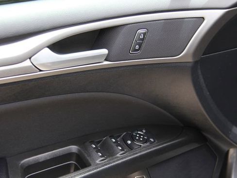 Used 2020 Ford Fusion SE FWD image 17